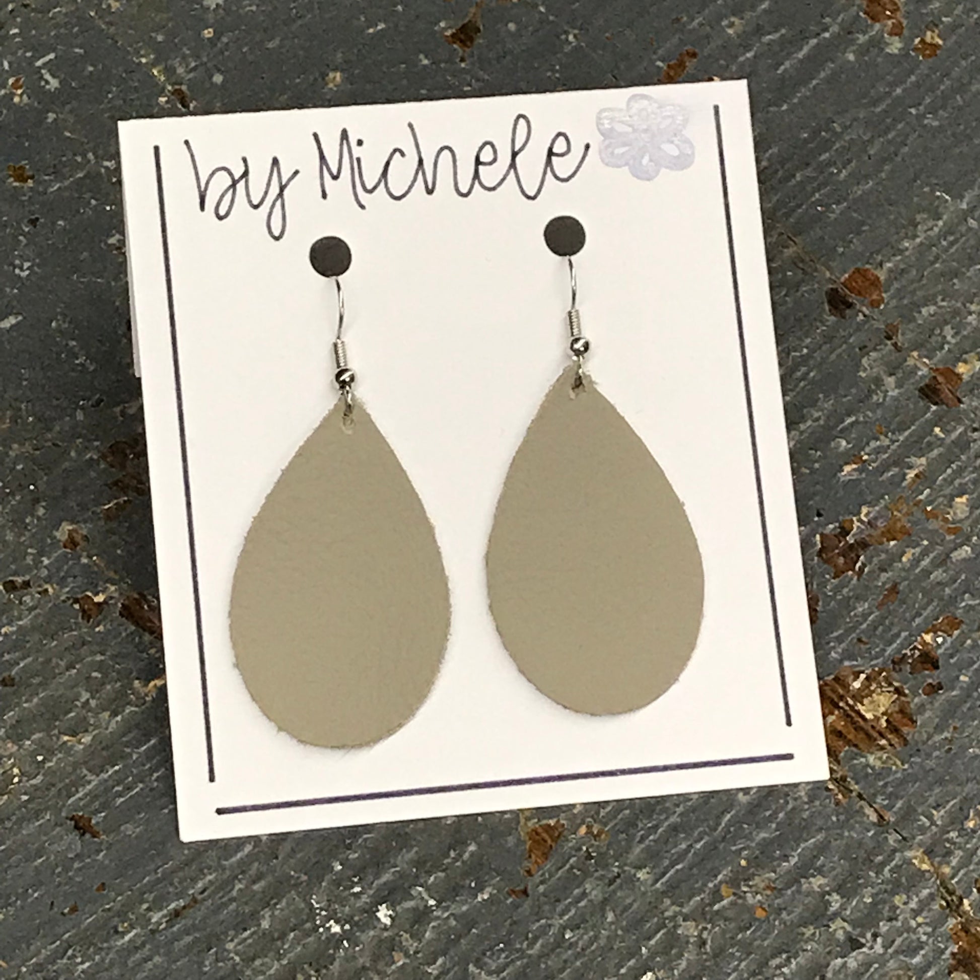 Khaki Grey Faux Leather Solid Teardrop Fishhook Dangle Earring Set